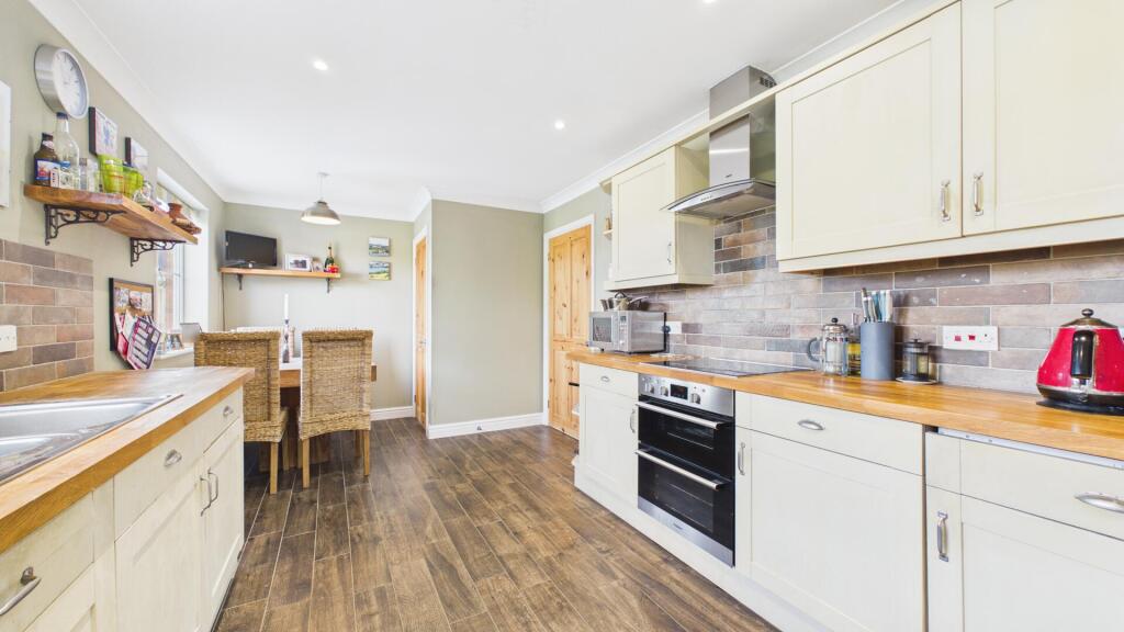 House in South Kesteven, Corby Glen - View 2