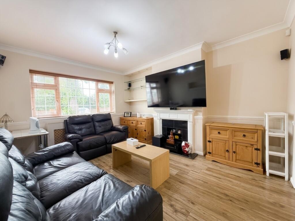 House in Sutton - View 2