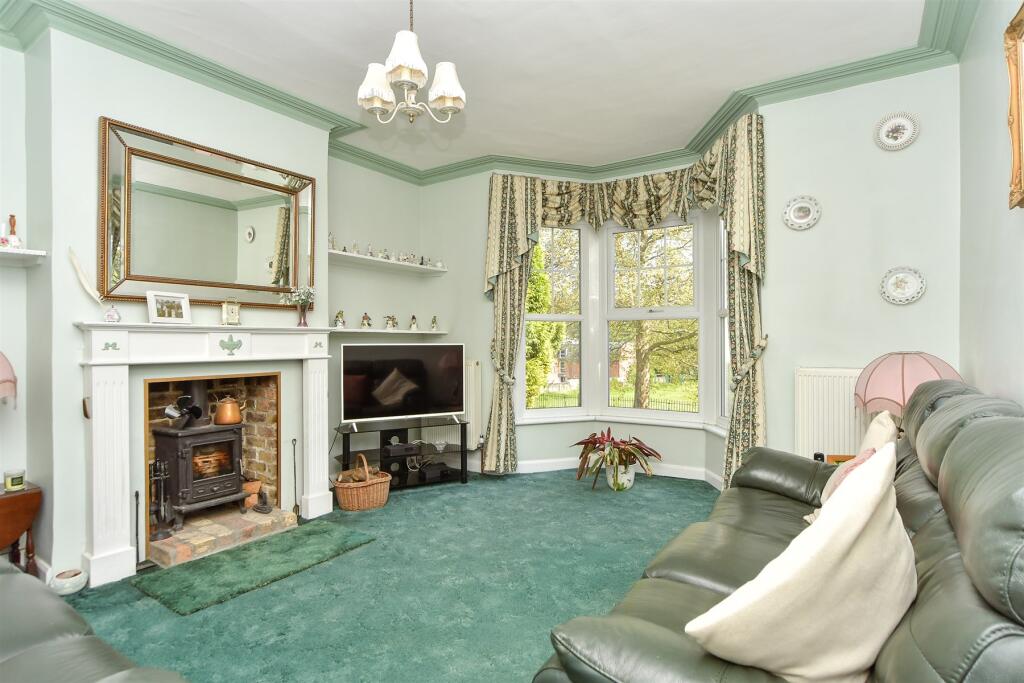 House in Chatham, Medway - View 5