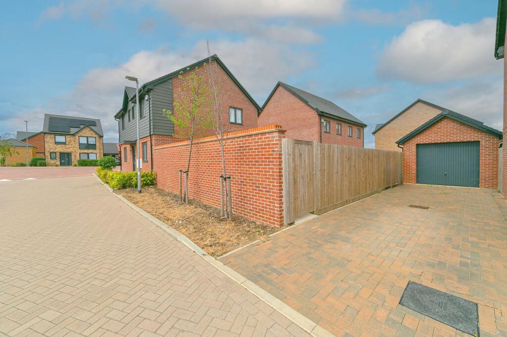 House in Milton Keynes, Whitehouse - More
