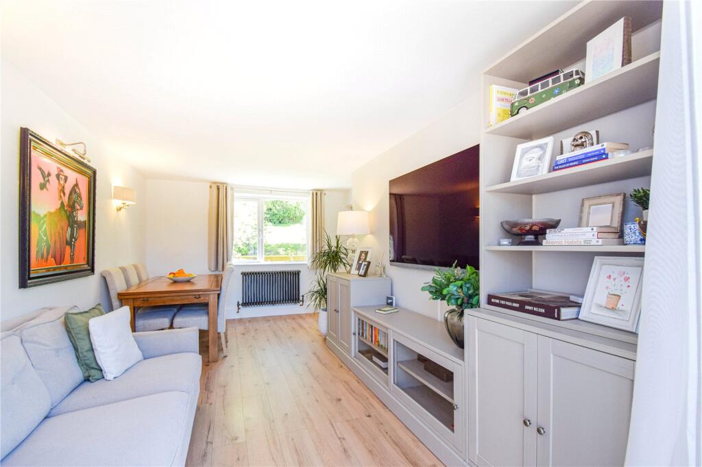 Woodbury, Lambourn, Hungerford, Berkshire, RG17 photo 2