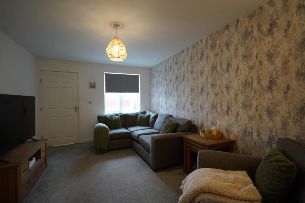House in Wakefield, Mulberry Grange, Cutsyke - More
