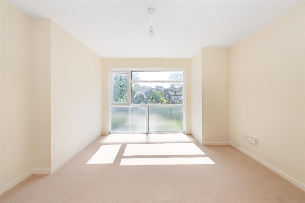 Apartment in London, London Borough of Bromley - View 2