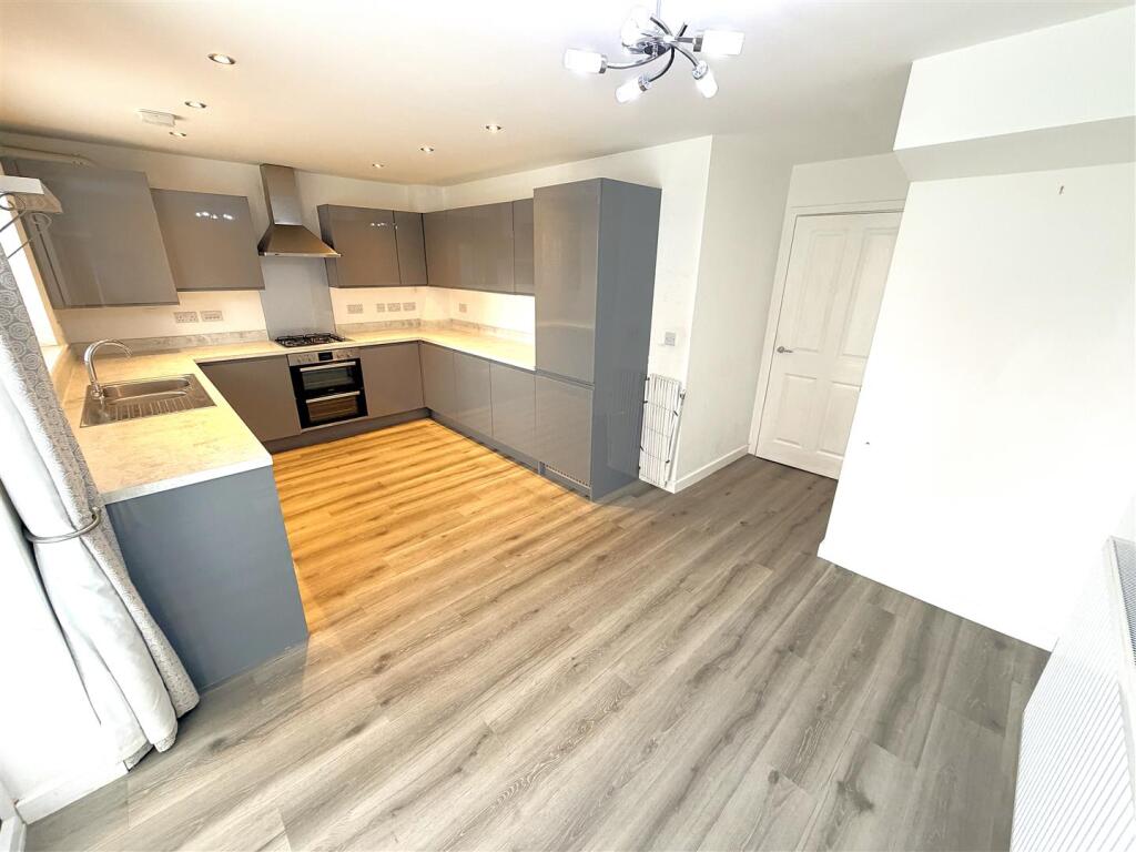 House in Weldon, Priors Hall Park - More