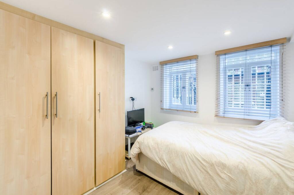 Main image of property: Este Road, Clapham Junction, SW11