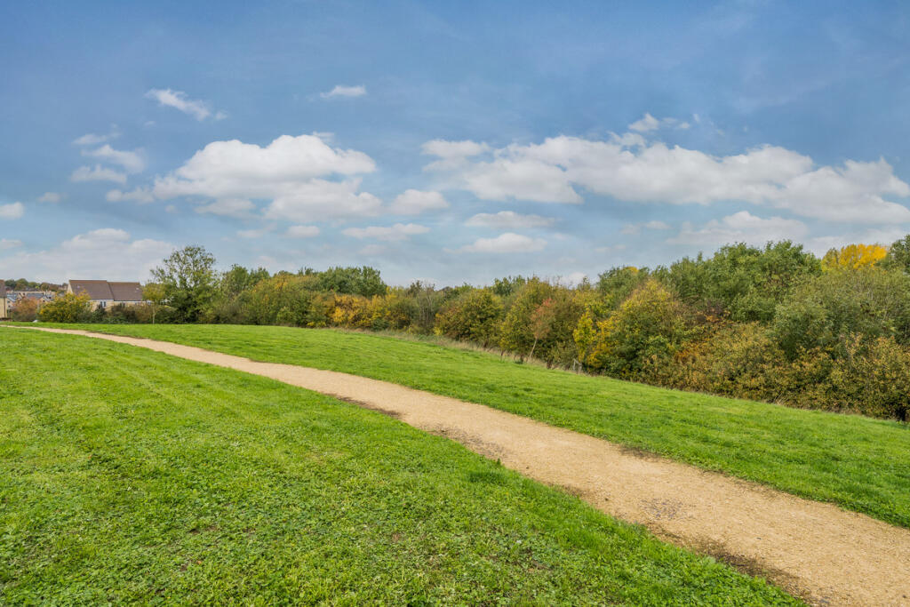 4 bed detached - Buttercup Close, Frome, BA11 image 3