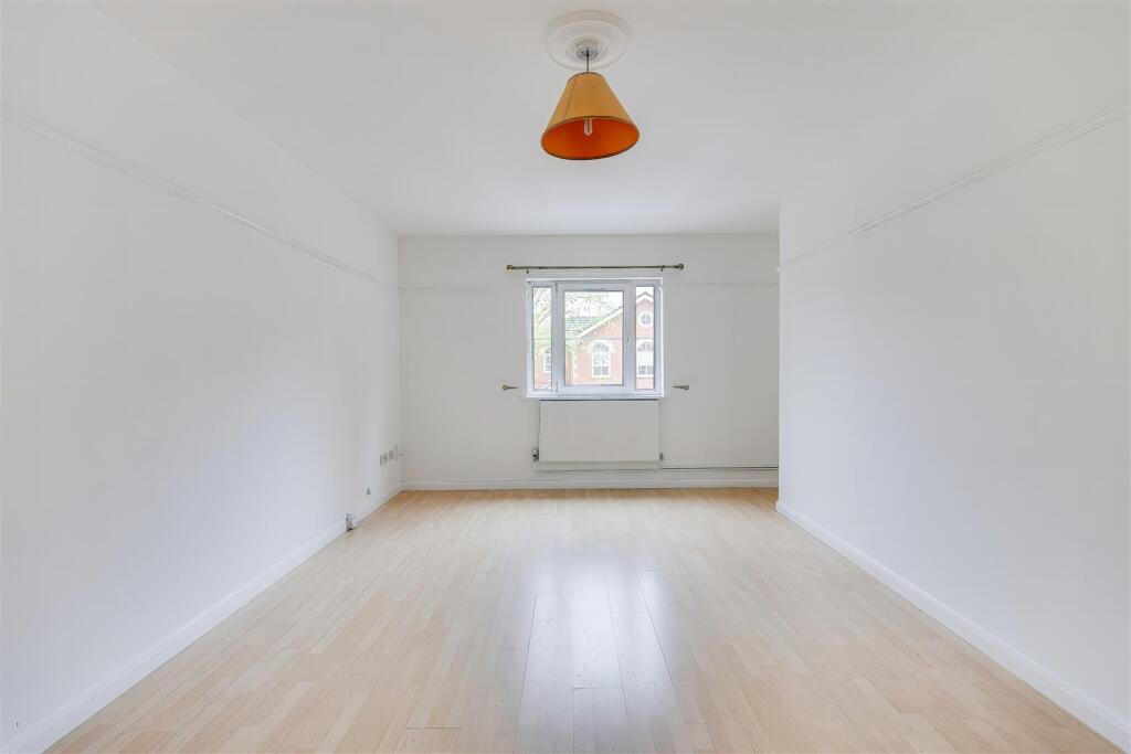 Apartment in Cardiff, Roath - View 4