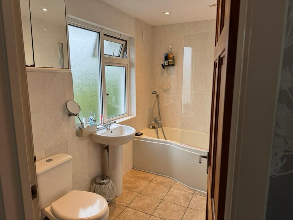 1 bedroom house share for rent