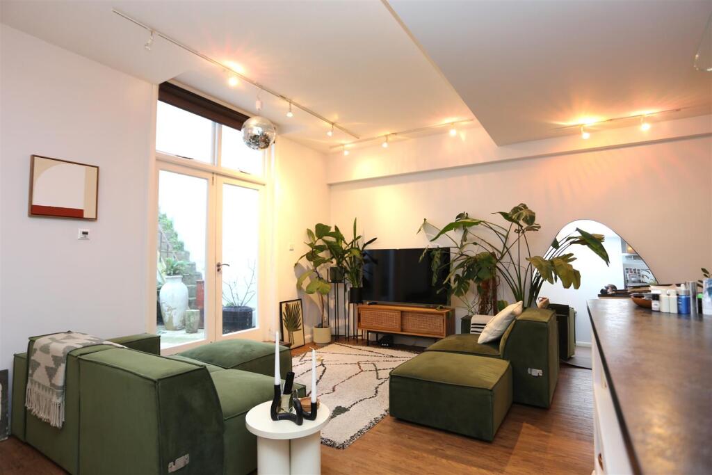 Apartment in Brighton - View 4
