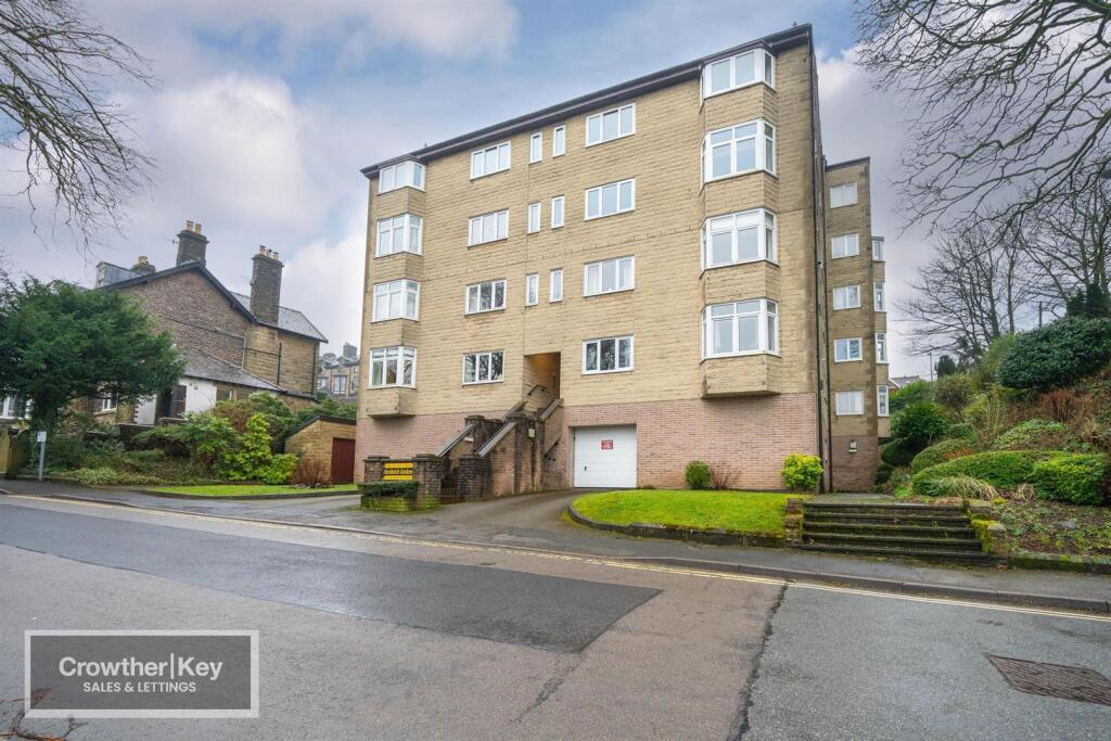 2-bed flat on Hardwick Gardens, Buxton, £219,995