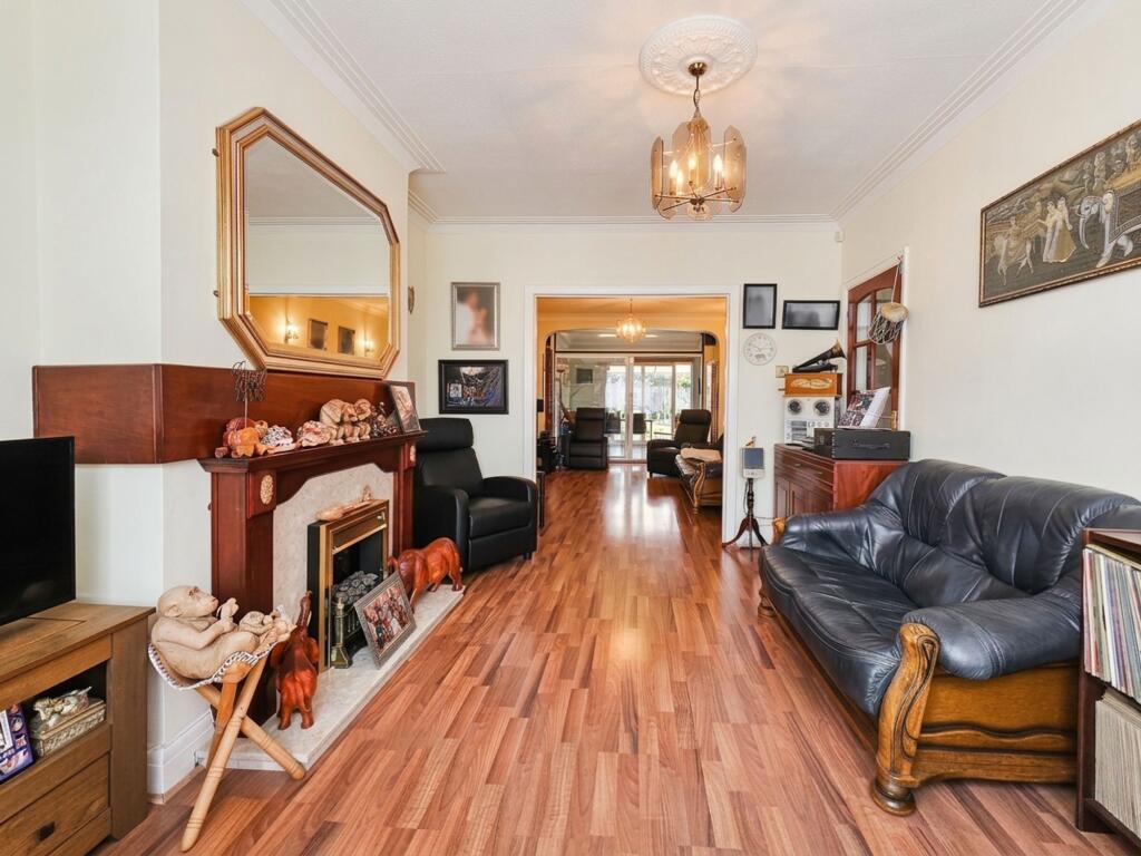 House in London - View 2