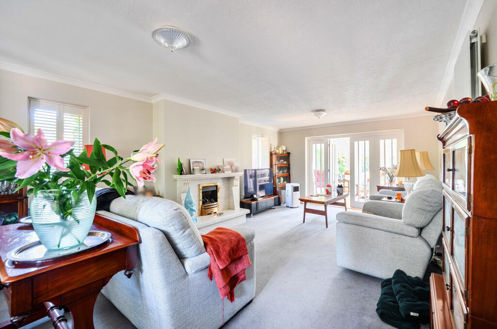 House in Dunstable, Central Bedfordshire - View 2