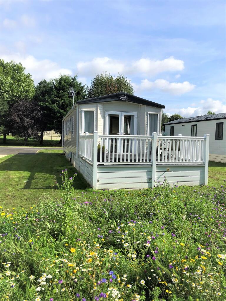 2-bed caravan on Port Rush, Allerthorpe, £55,000