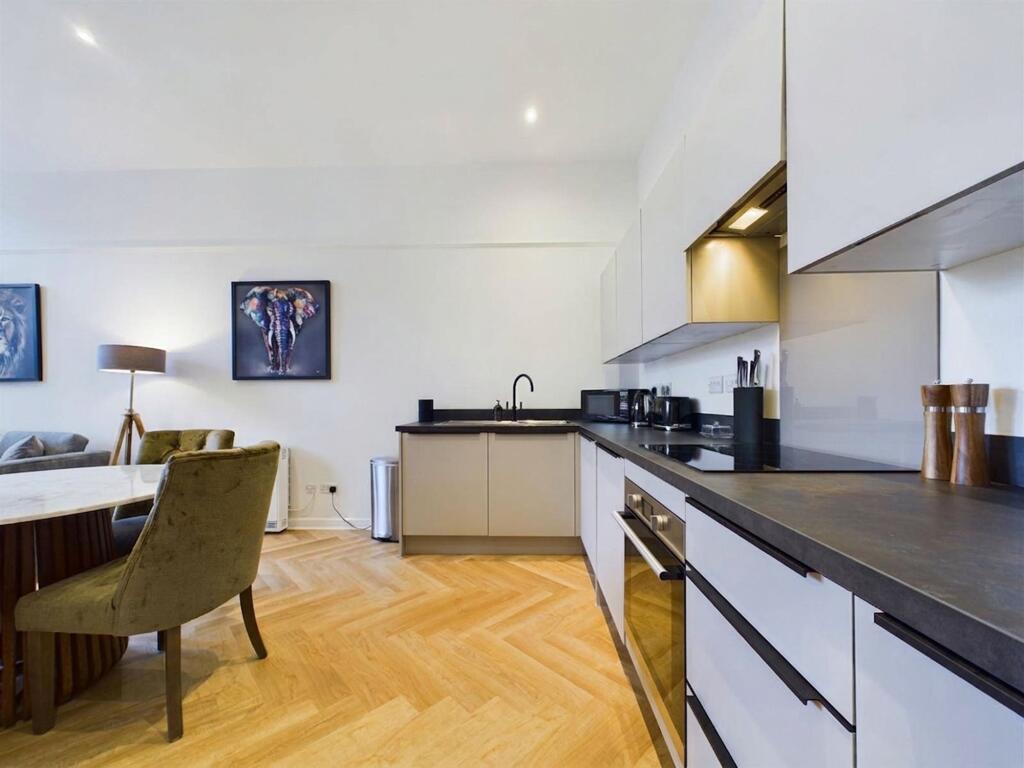 House in Gloucester - View 4