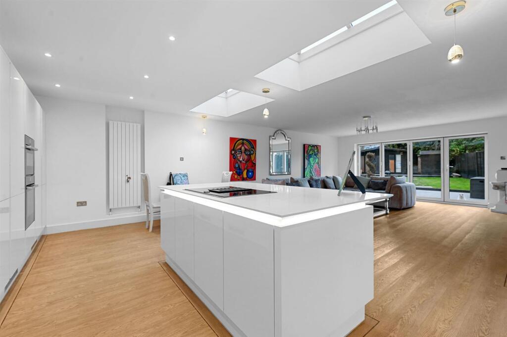 3-bed other on Hook End Road, Hook End, Brentwood, £635,000