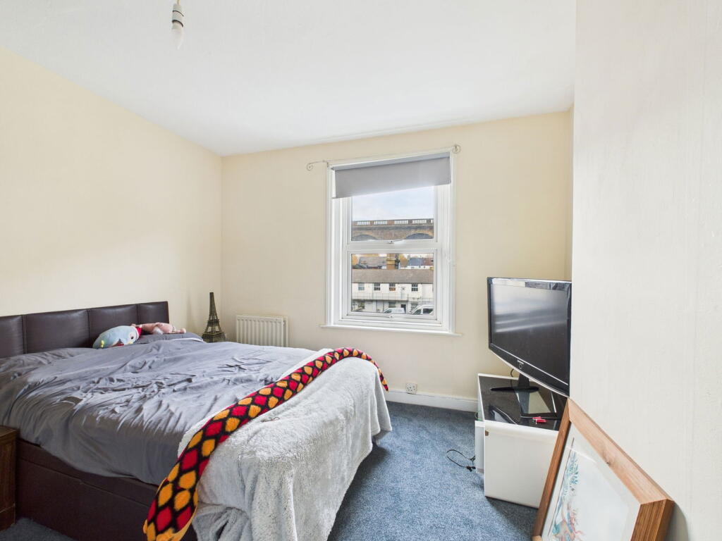 Apartment in Brighton, Round Hill - View 6