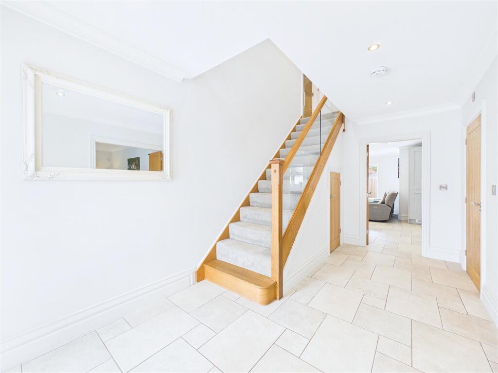 17, Fox Lane, Alrewas, Burton-On-Trent photo 2