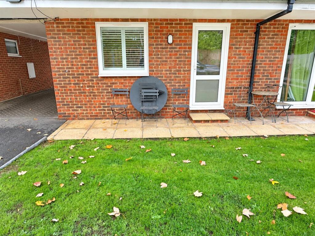 Apartment in Brentwood, Shenfield - View 5