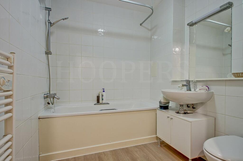 Apartment in London - View 5