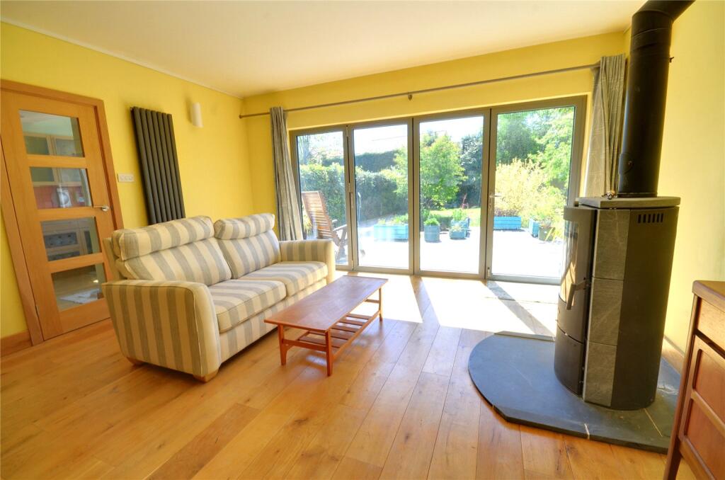 Copthorne Road, Felbridge, West Sussex, RH19 photo 4