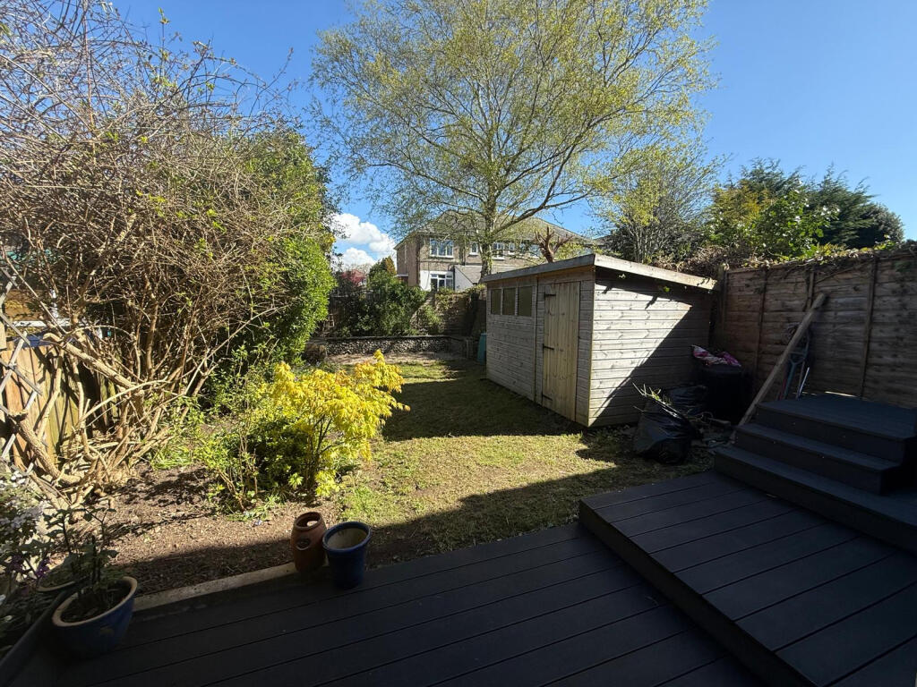 Apartment in Bournemouth, Ensbury Park - More