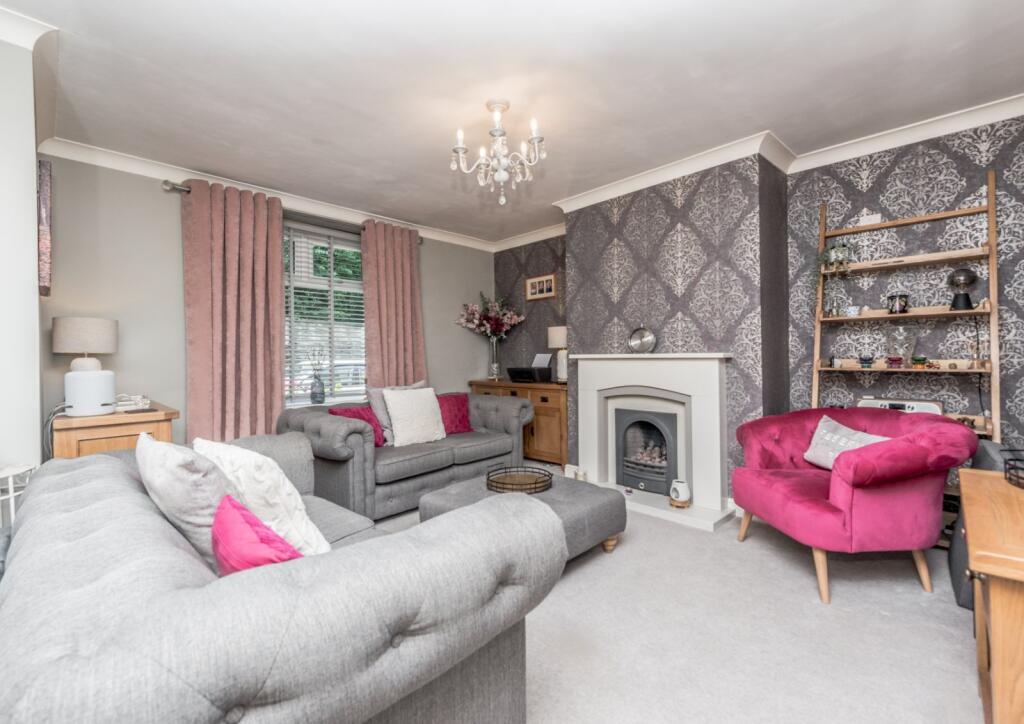 Oxford Road, Gomersal, Cleckheaton, West Yorkshire, BD19 photo 2