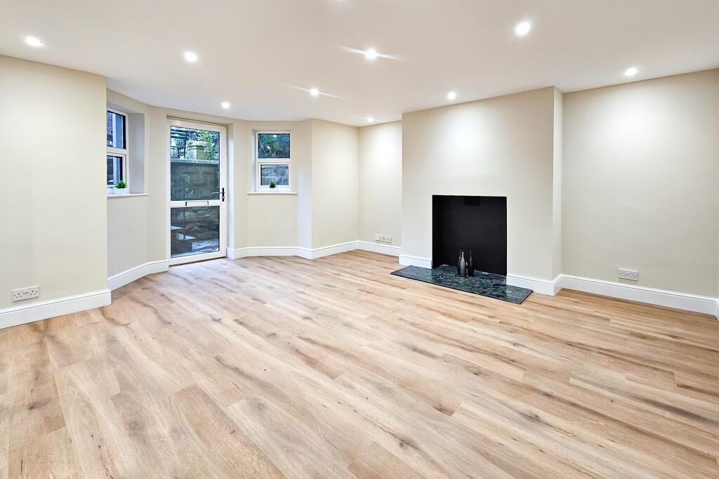 Garden Flat, 25 Kings Road, Harrogate, HG1 5JY - View 2