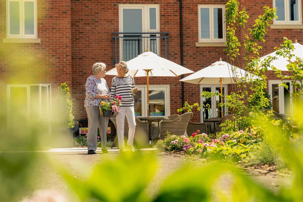 Apartment in Thatcham, Colthrop - More