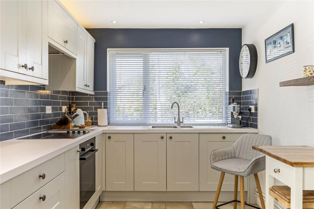 Kensington Avenue, Cheltenham, Gloucestershire, GL50 photo 3