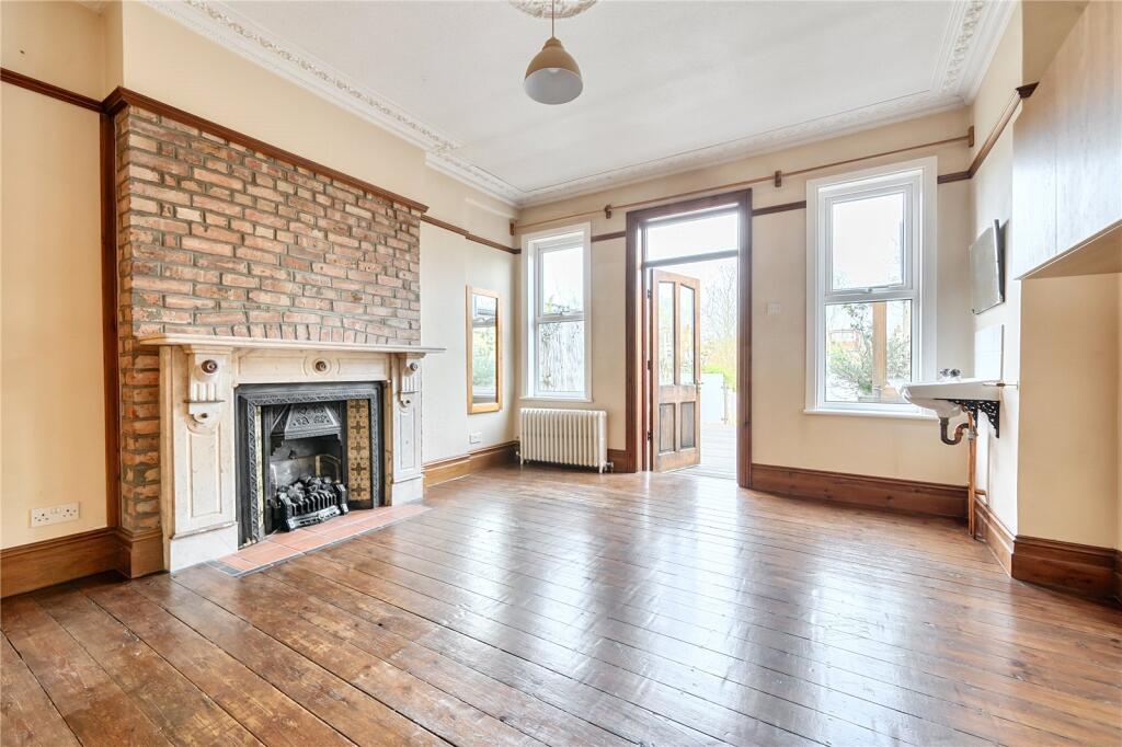 Derwent Road, Palmers Green, London, N13 photo 3
