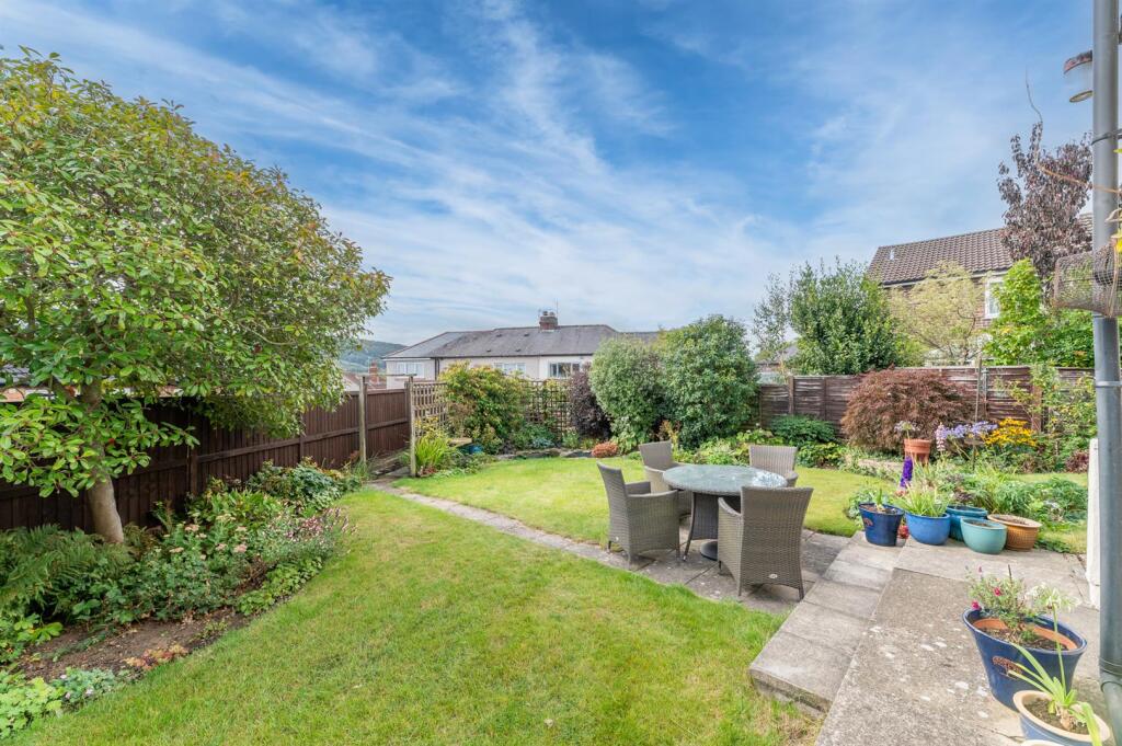 Wrenbeck Close, Otley photo 3