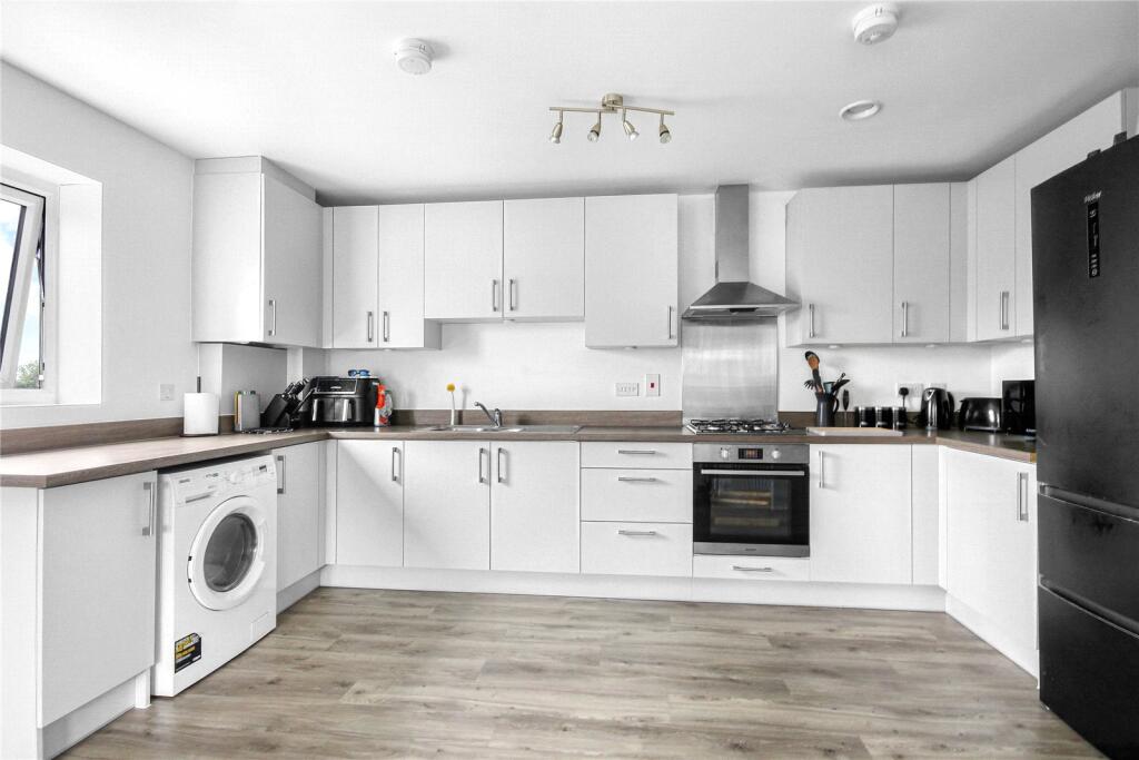 Hurley Drive, Bracknell, Berkshire, RG12 photo 2