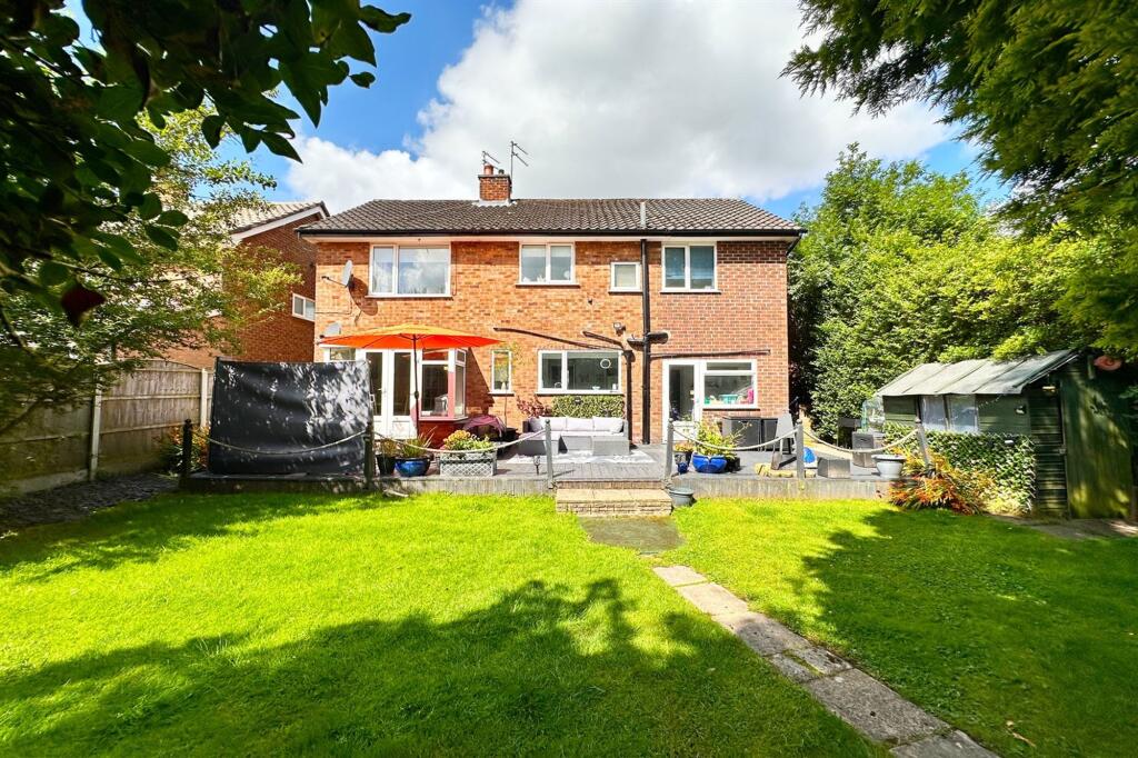 Windsor Close, Poynton, SK12 photo 4