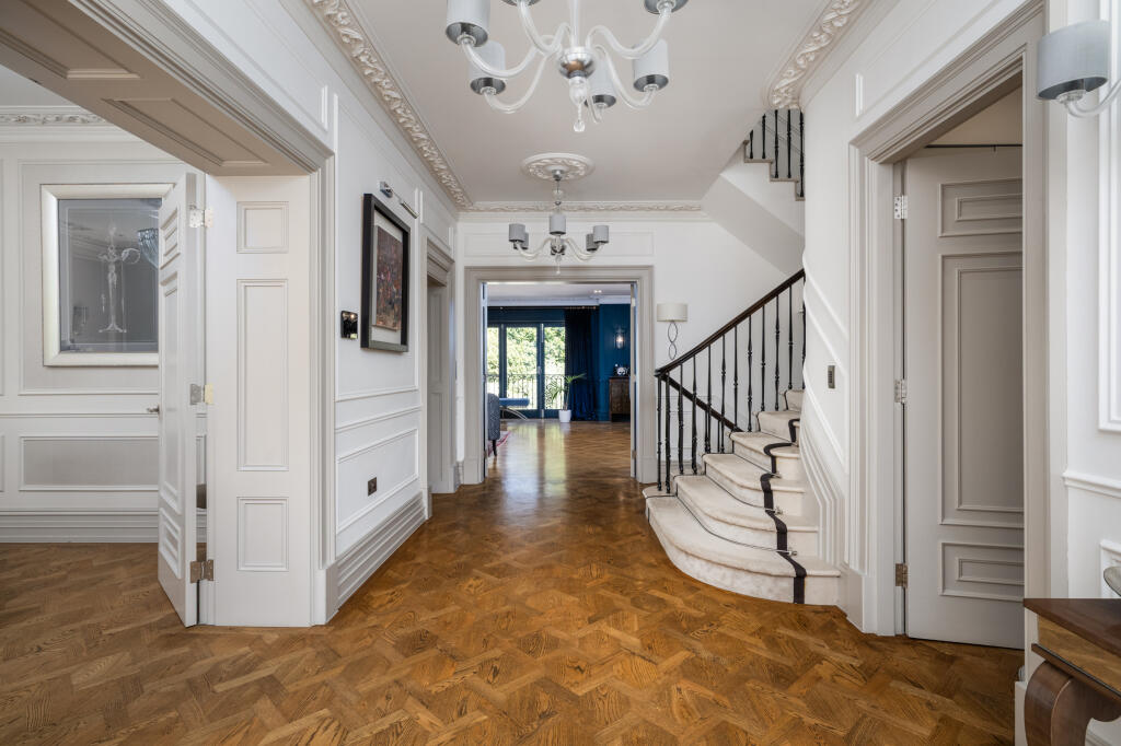 House in London, Copse Hill, Raynes Park - View 5