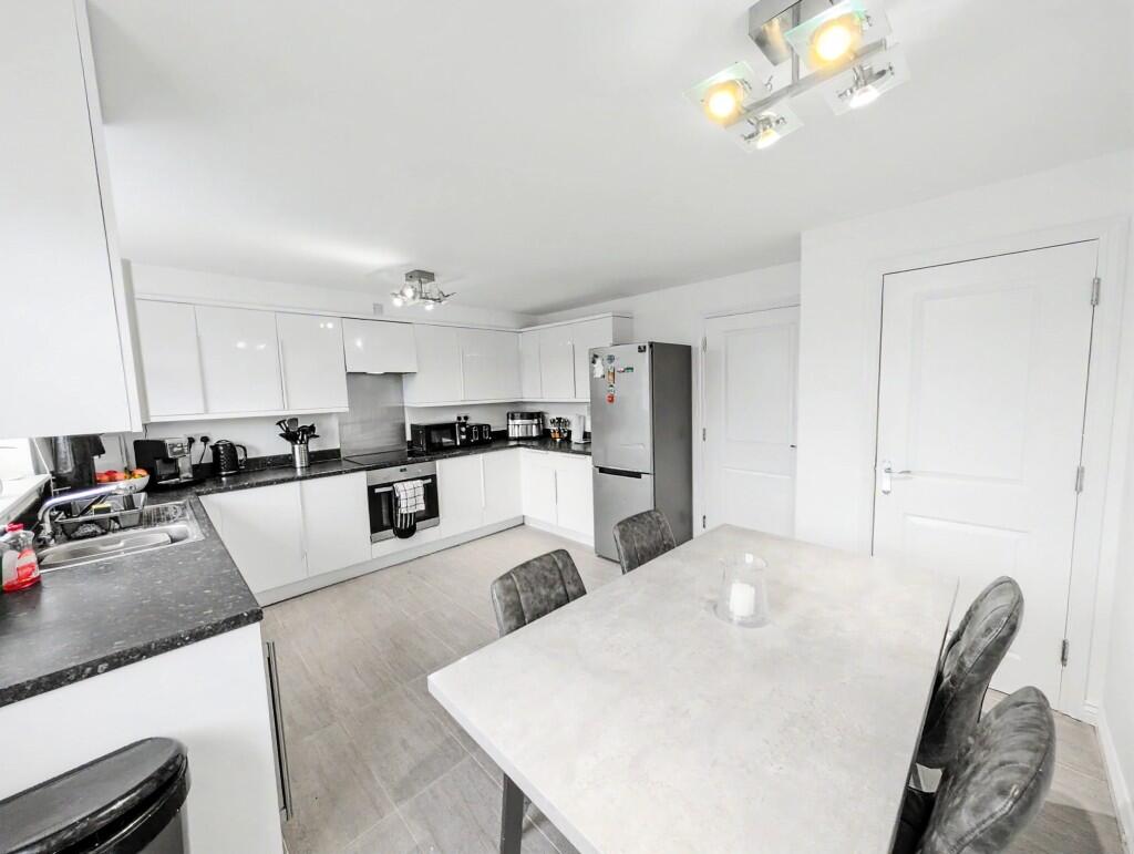 38 Auchenkist Place, Kilwinning, KA13 7NZ photo 4