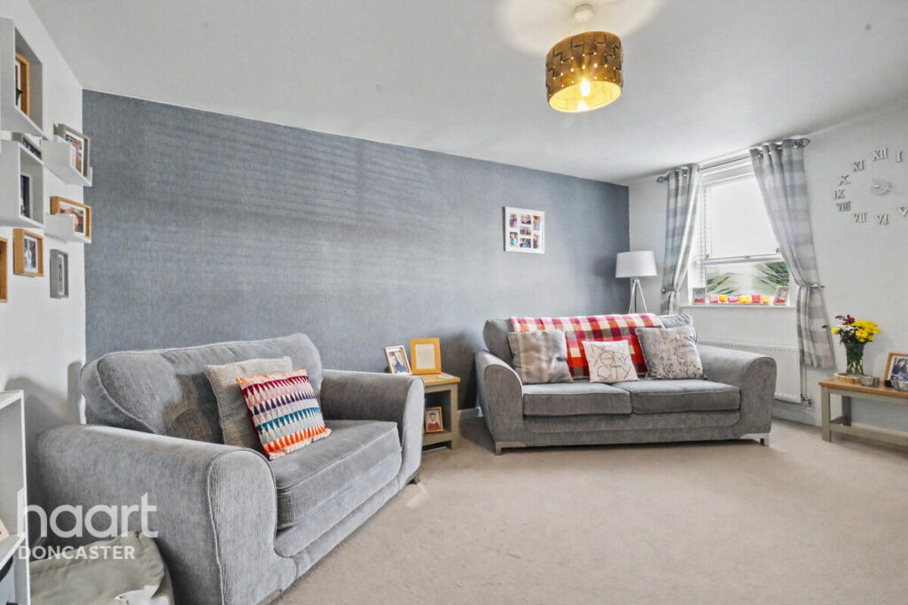 House in Doncaster, Auckley - More