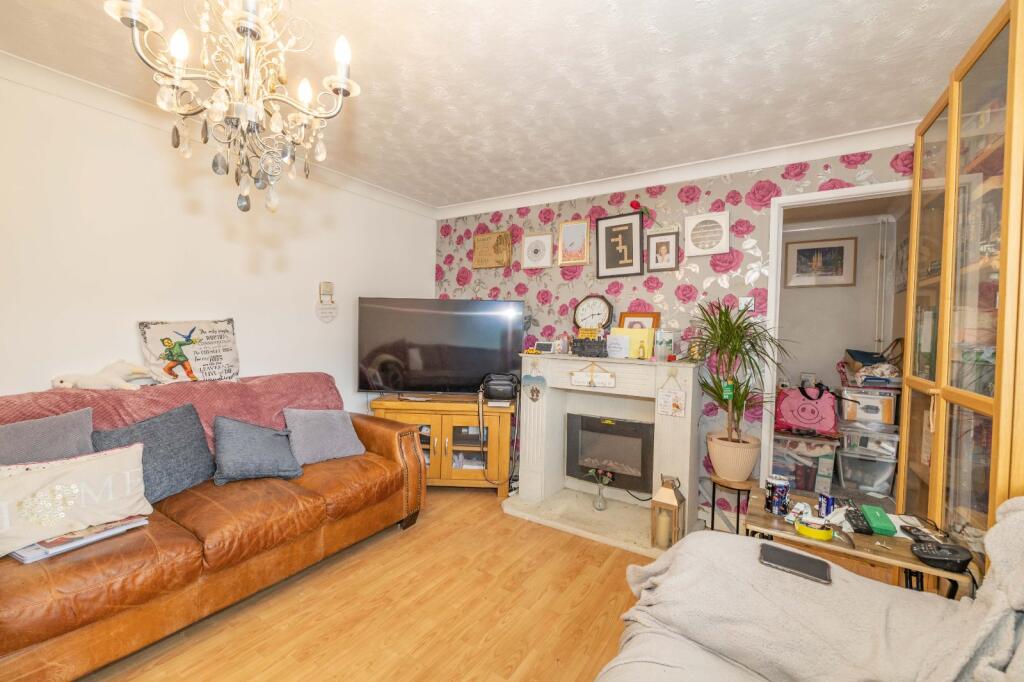 Leaveland Close, Ashford, Kent, TN23 photo 3