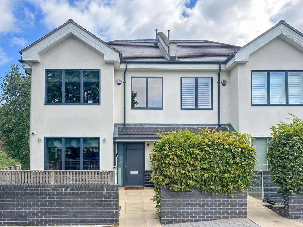 Main image of property: Creighton Avenue, London, N10