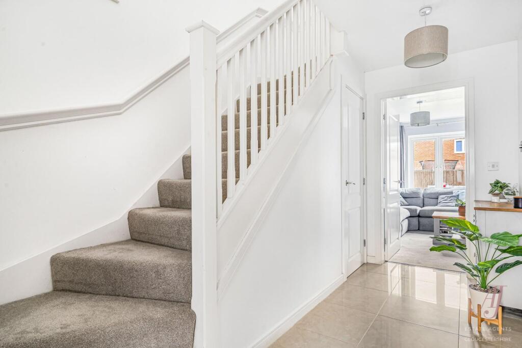 House in Gloucester - View 4