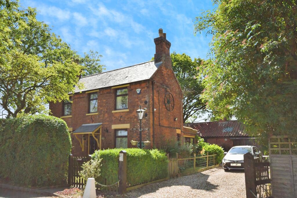 2-bed detached on Croft Lane, Croft, PE24, £315,000