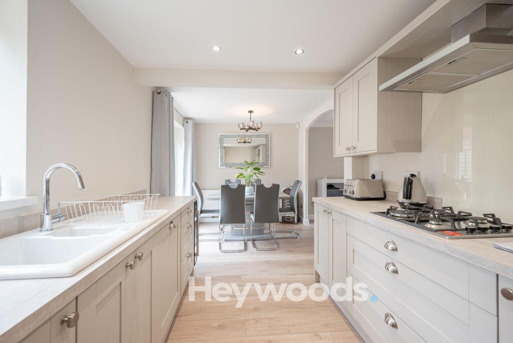 House in Newcastle-under-Lyme, Butters Green, Waterhayes - More