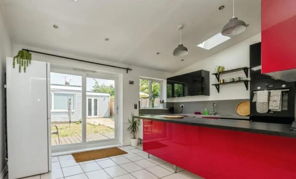 House in Worcester, Bull Ring, St John's - More