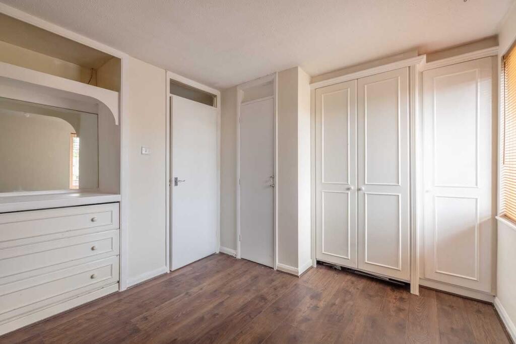 House in Richings Park, Iver - More