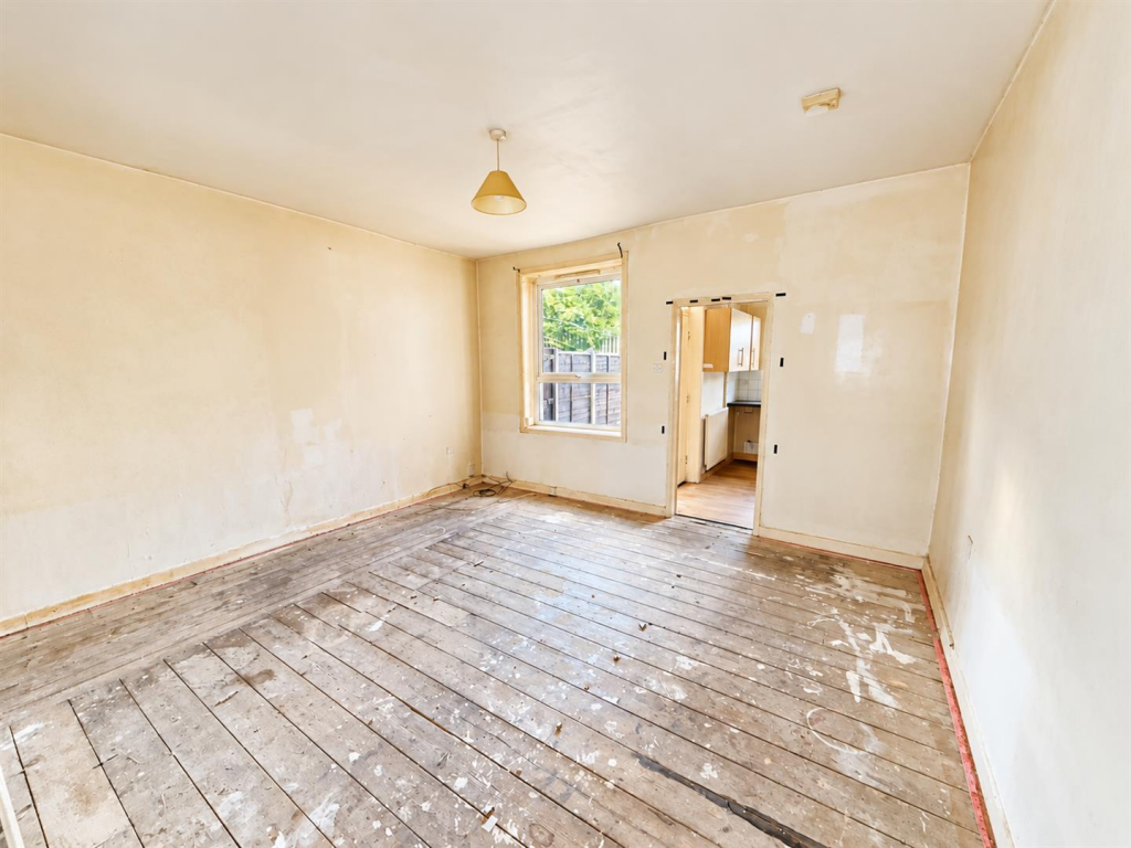House in Oldham, Wood End, Shaw - View 4