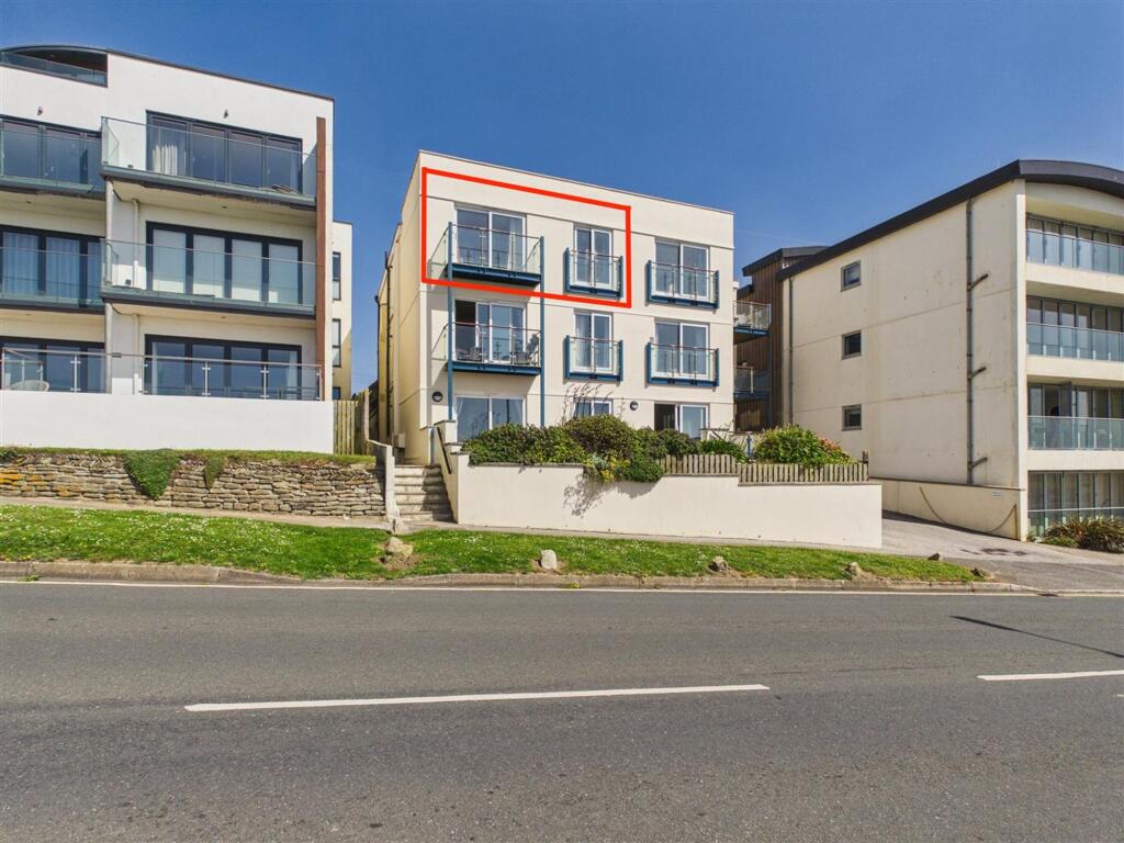 Apartment in Truro - View 2