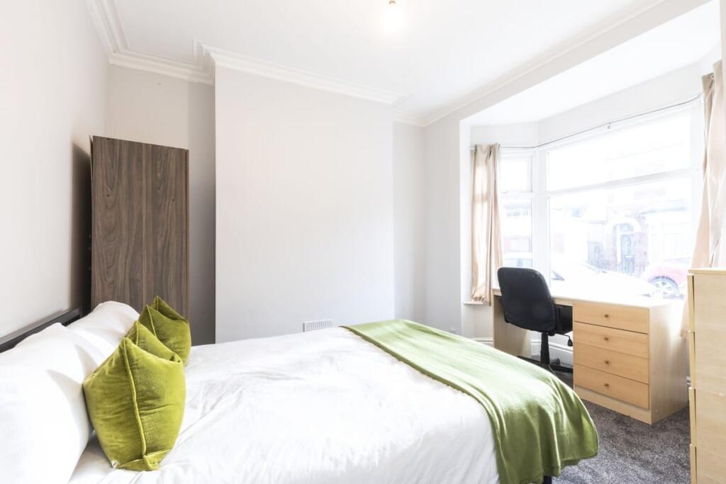 Main image of property: Raglan Street, Hull, HU5
