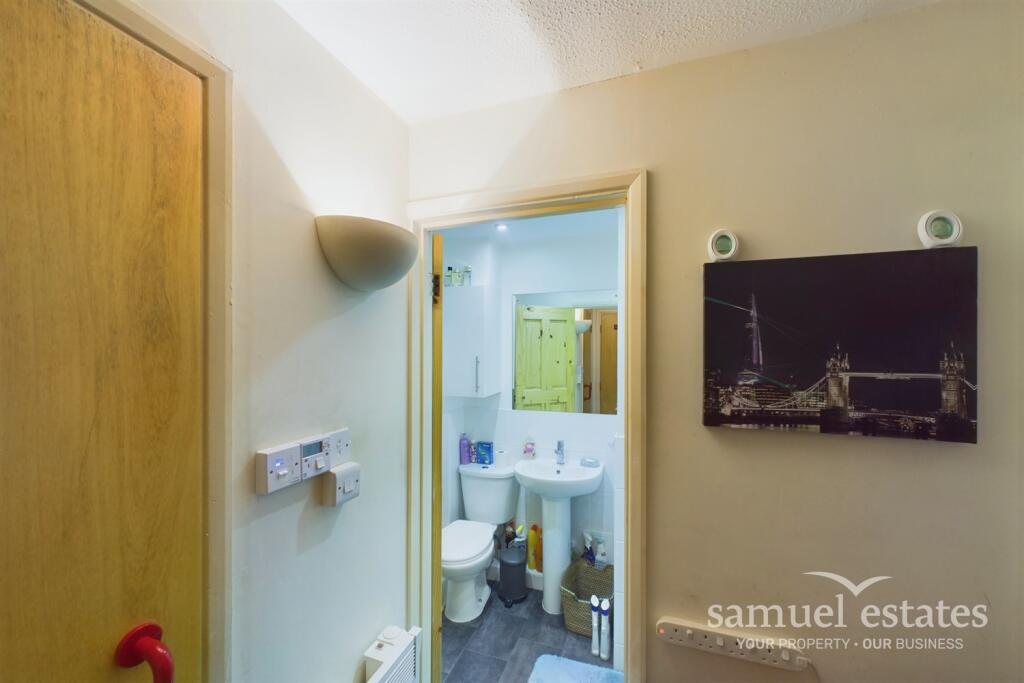 Apartment in Croydon - More