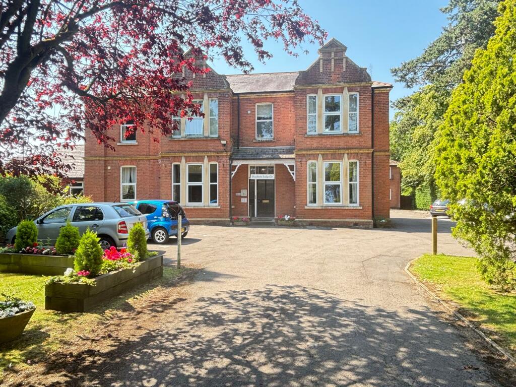 Main image of property: Hucclecote Road, Hucclecote Lodge, GL3