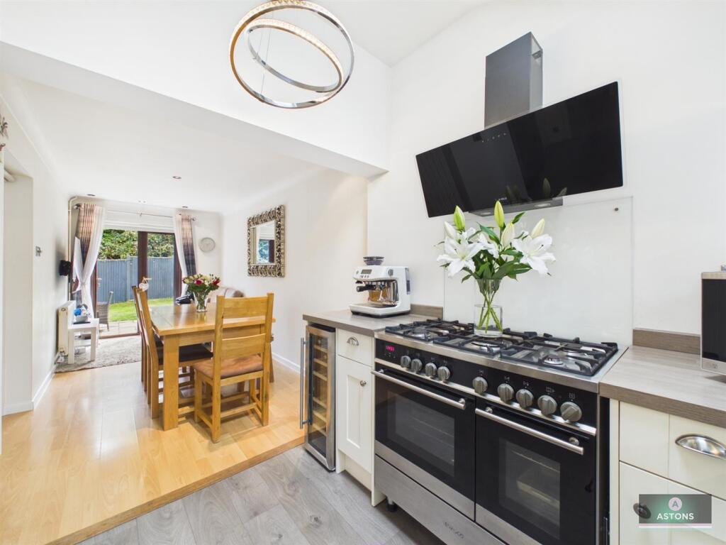 House in Crawley, Southgate - View 5