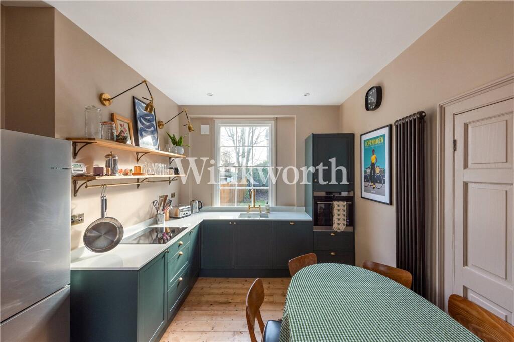 House in London, West Green - View 2